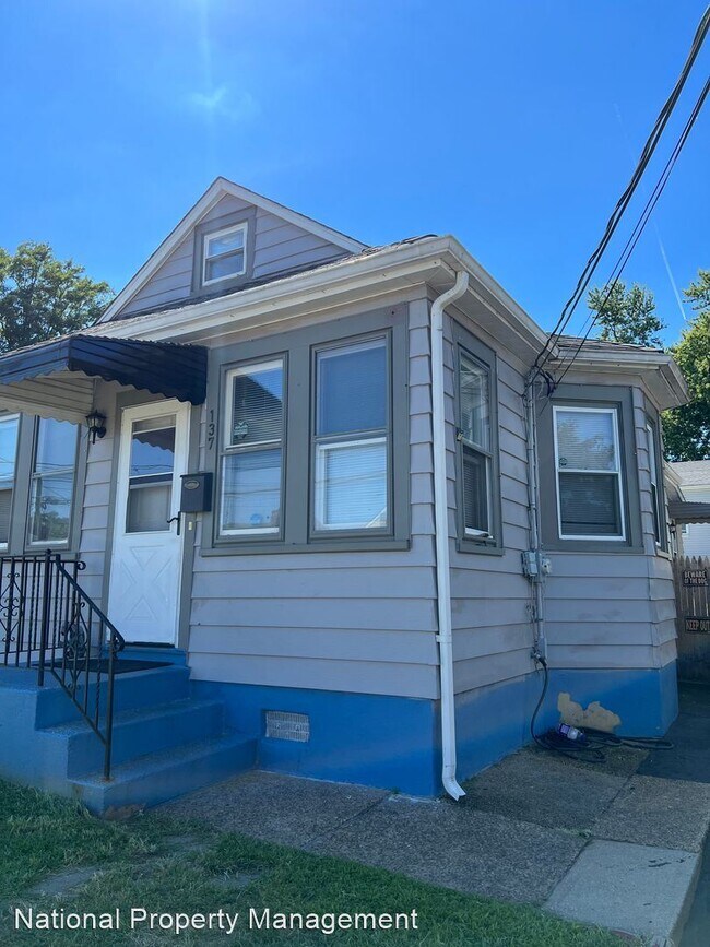 Building Photo - 3 br, 1 bath House - 137 Julia Ave