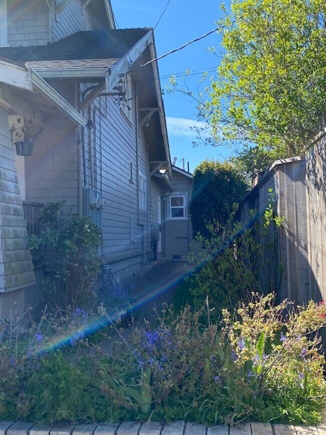 Building Photo - 1720 L ST