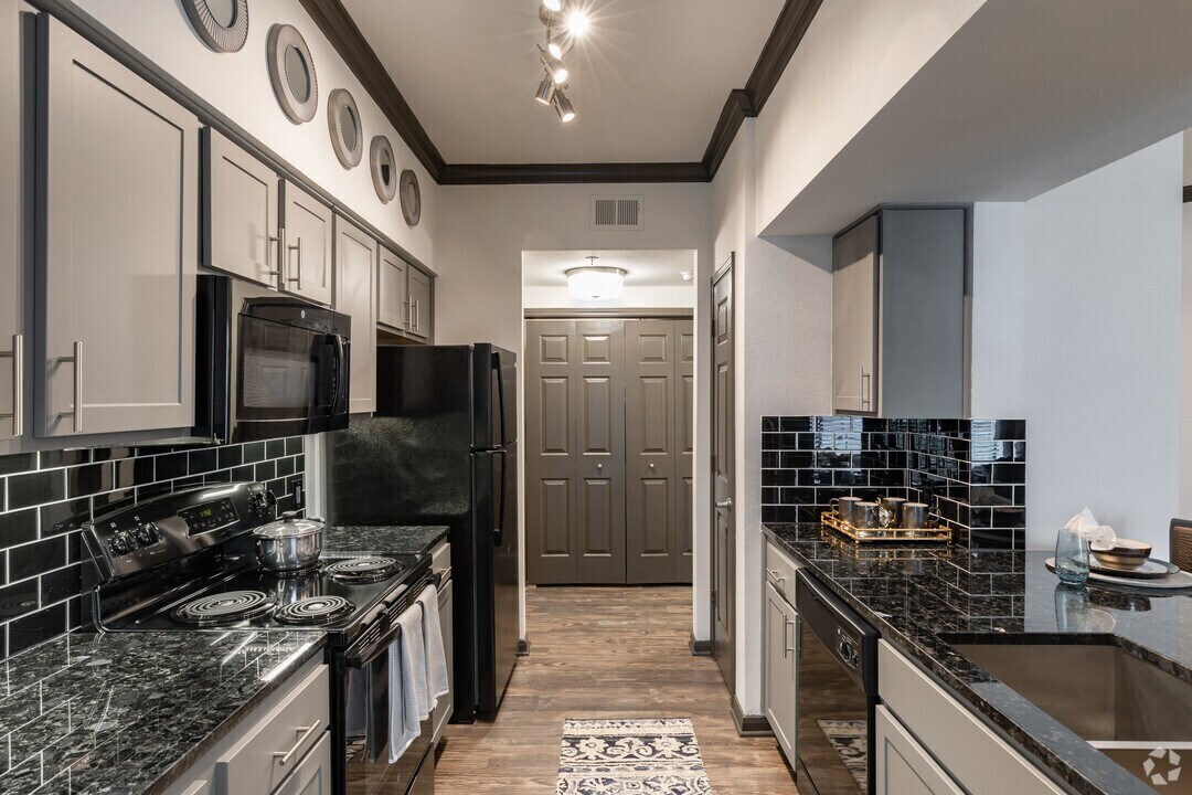 Foto principal - Experience Distinction in Every Square Foot!