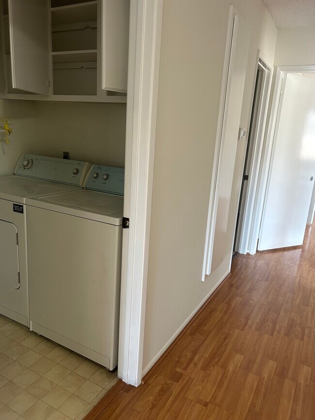 Laundryroom - 2319 Presado Dr
