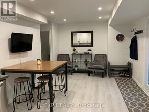 Building Photo - 1031 Mary St N