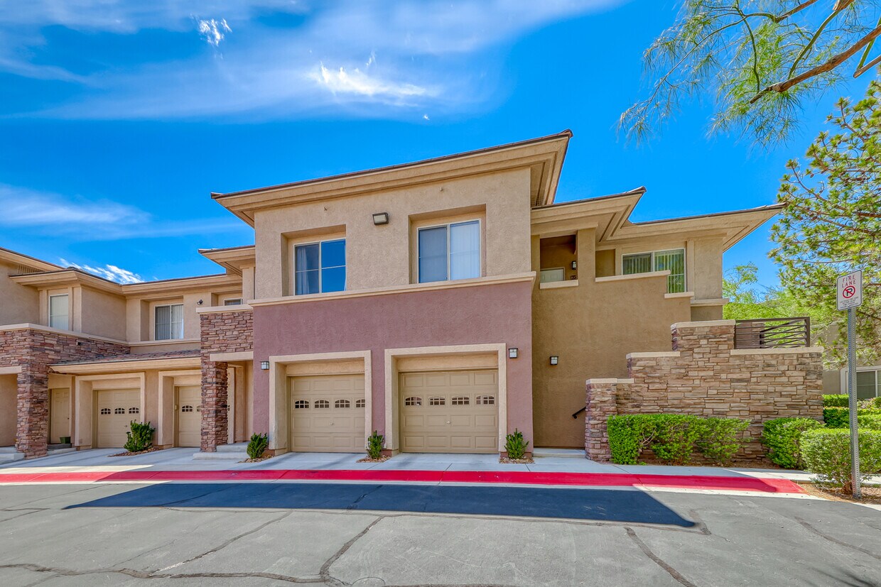 Primary Photo - 673 Peachy Canyon Cir