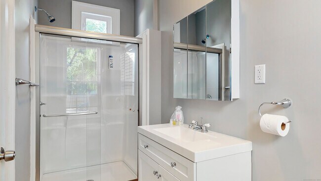 Building Photo - 26 Compton St