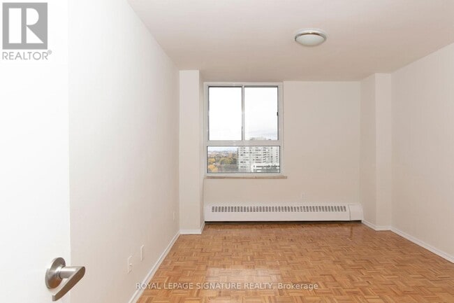 Building Photo - 6200-6200 Bathurst St