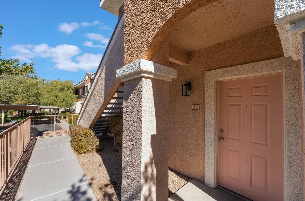 Foto principal - Stylish 1st-Floor Condo in Gated Community!