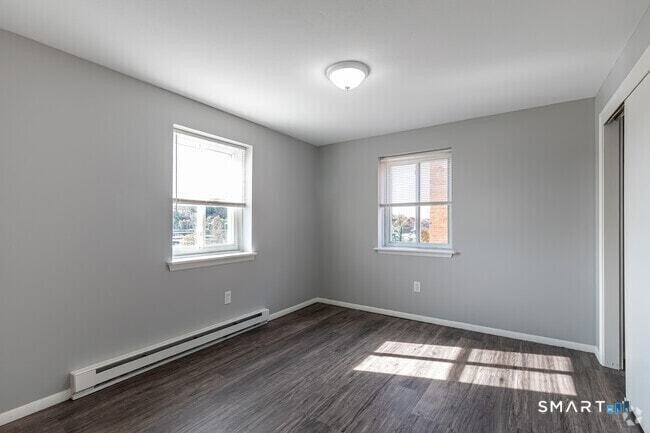 Foto del edificio - 923 W Main St