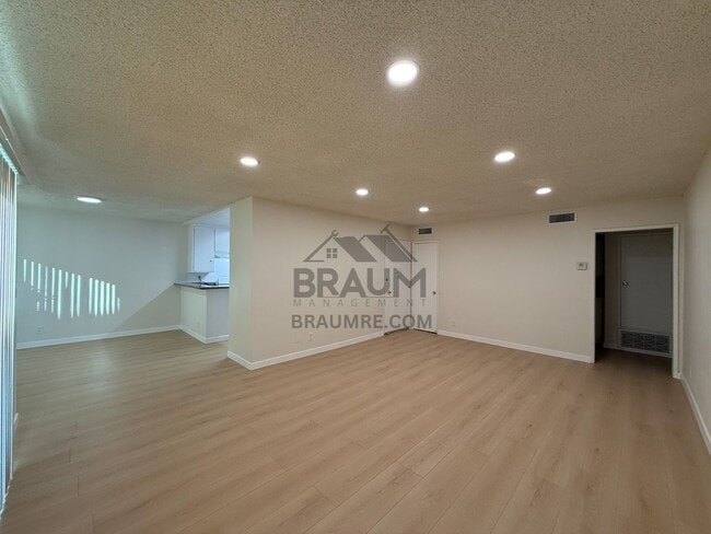 Building Photo - 6041 Whitsett Ave