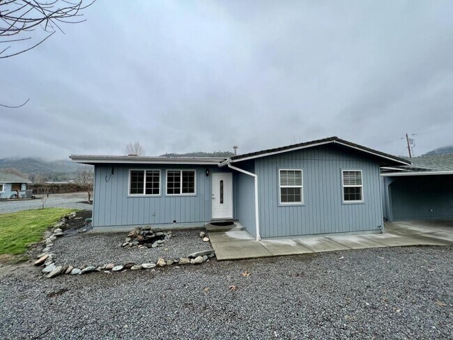 Building Photo - 255 Foots Creek Rd