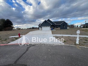 Building Photo - 1104 Cypress Loop