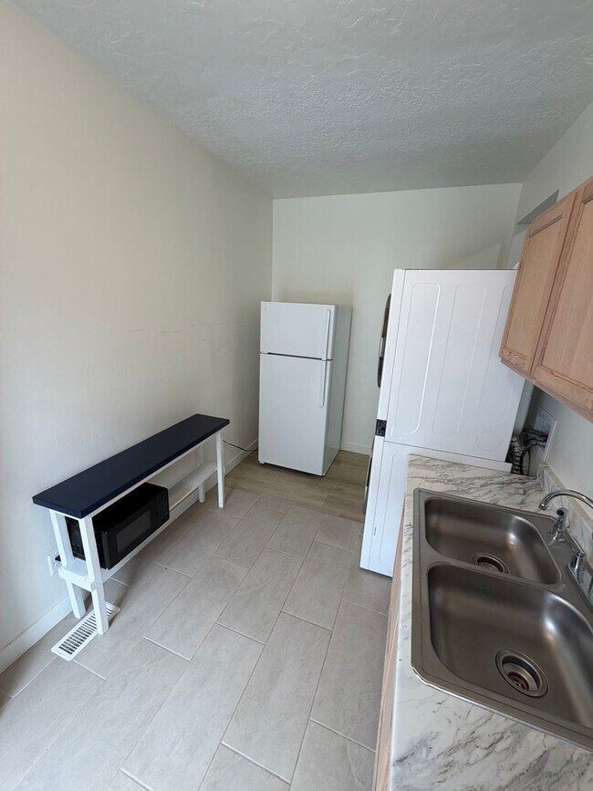 Building Photo - Cute Studio Apartment in Eagle Mountain!