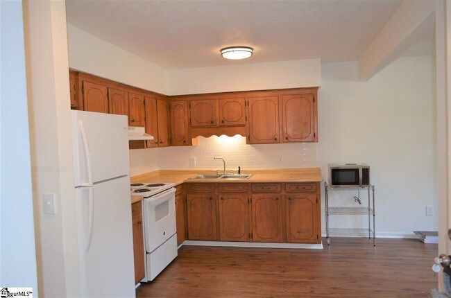 Foto del edificio - 110 Rose Ln