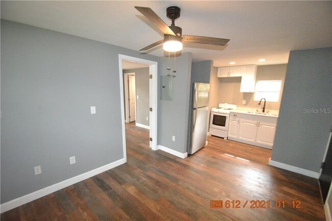 Building Photo - 419 Stremma Rd