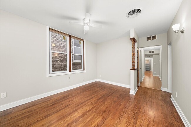 Foto del edificio - 2420 S Oakley Ave