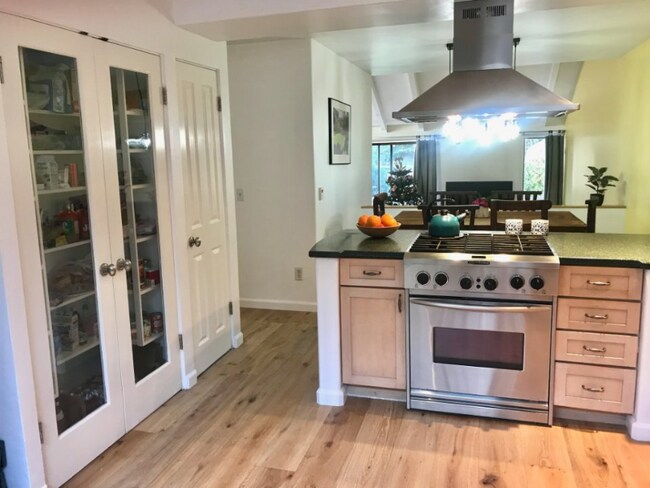 Foto del edificio - 3600 High Meadow Dr