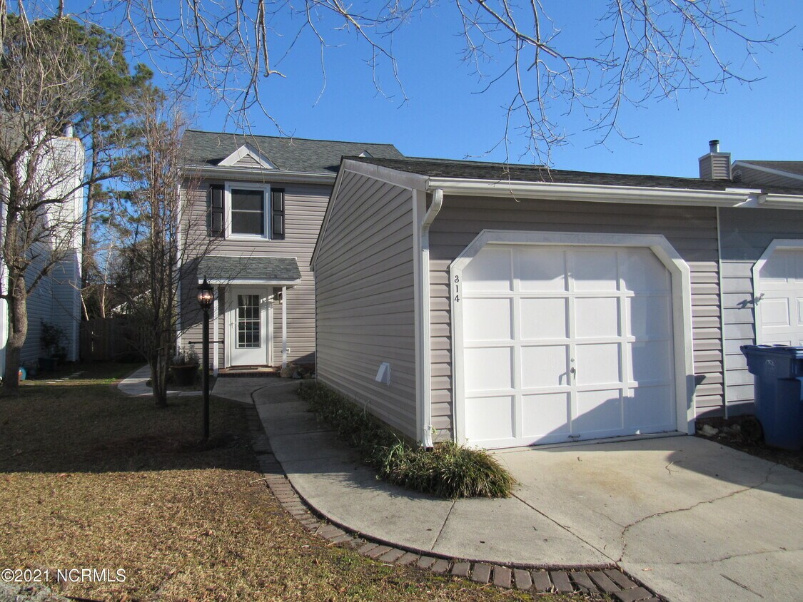314 Bracken Pl, Jacksonville, NC 28540 Townhome Rentals in