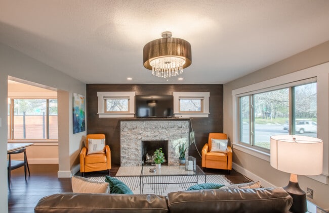 Building Photo - 1285 Parkway Ave