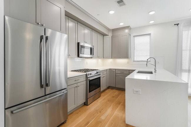 Building Photo - 382 7th St
