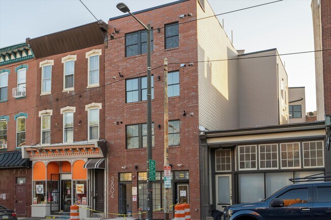 Building Photo - 3804 Lancaster Ave