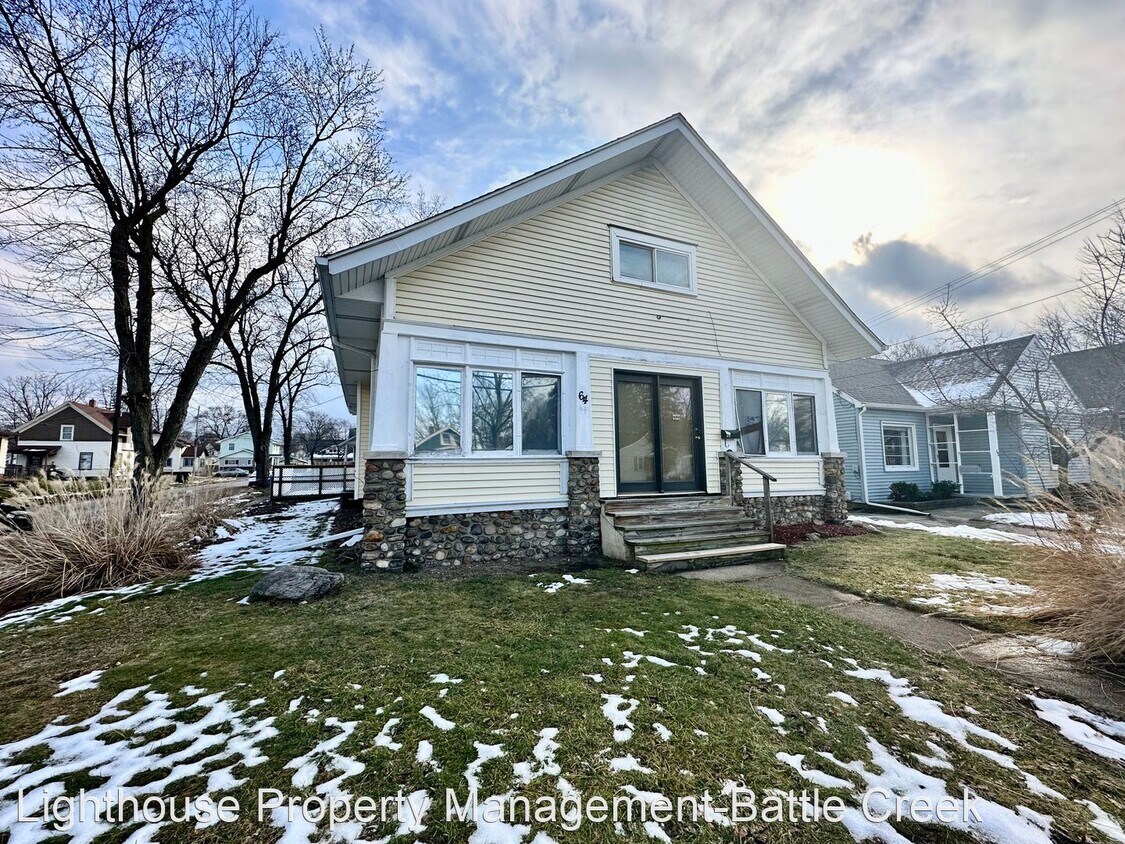 3 br, 1 bath House 64 East Avenue House Rental in Battle Creek, MI