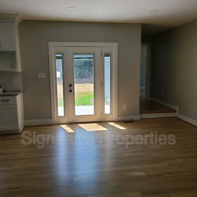 Foto del edificio - 6112 Ellis Ave