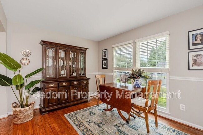 Foto del edificio - 9564 Basilwood Dr