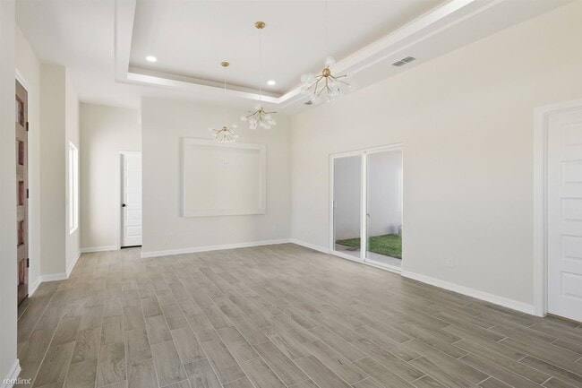 Building Photo - 3 br, 2 bath House - 2412 San Pascual