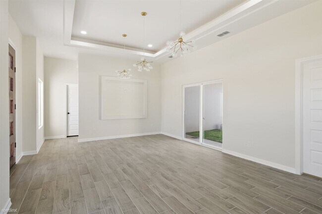 Foto del edificio - 3 br, 2 bath House - 2412 San Pascual