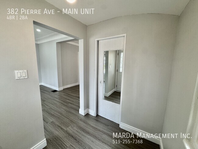 Photo du bâtiment - SPACIOUS 4 BED/2 BATH MAIN FLOOR UNIT + 80% OF UTILITIES