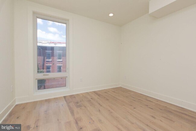 Building Photo - 2431 Frankford Ave
