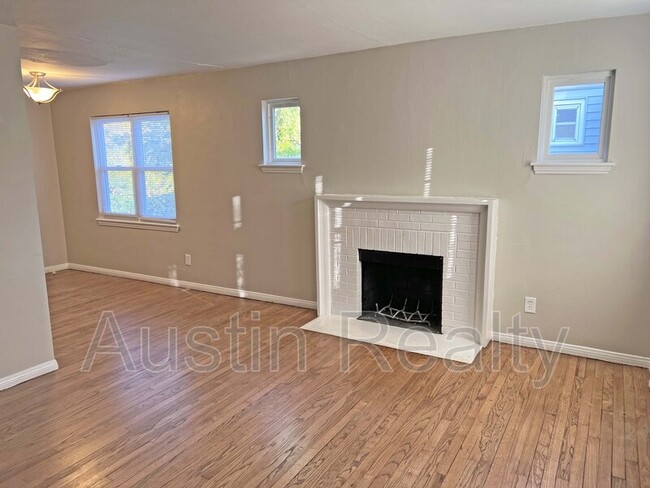Building Photo - 1143 Hilltop Dr