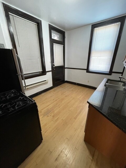 Building Photo - 3036 N Ashland Ave