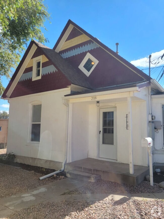 Building Photo - 218 Dewey Ave