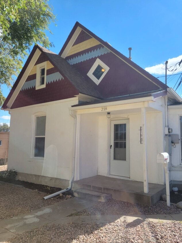 Primary Photo - 218 Dewey Ave