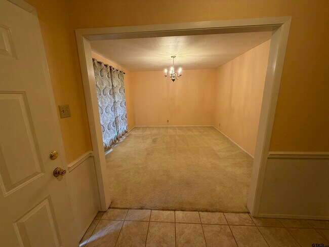 Foto del edificio - 1311 Larkspur Ln