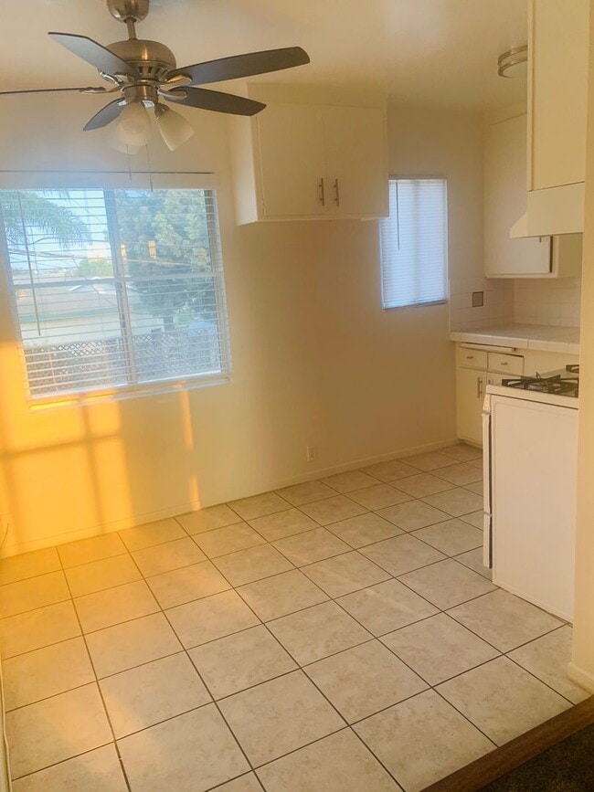Cheerful and Spacious 1 bd/1bth Upstairs Unit - Cheerful and Spacious 1 bd/1bth Upstairs Unit Apartment