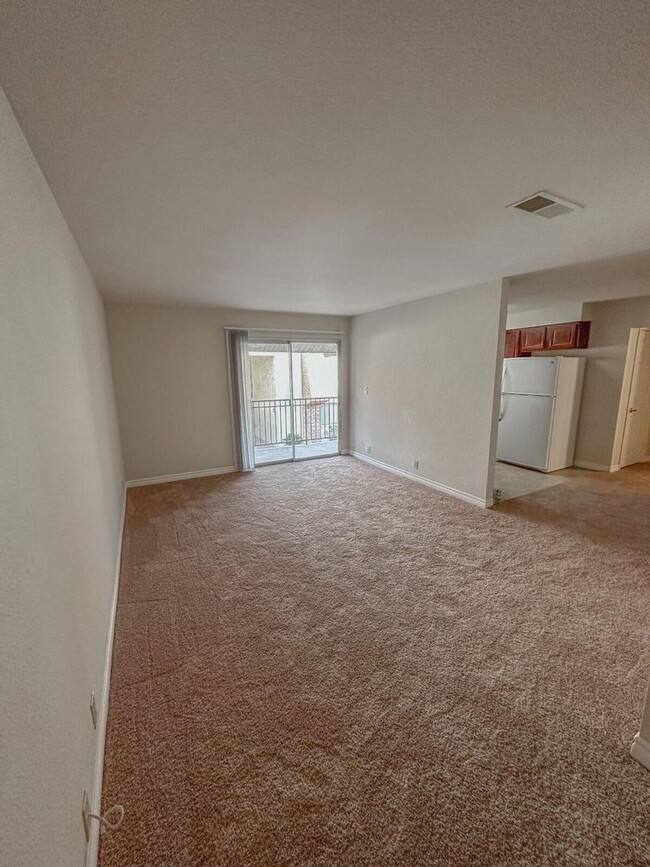 Building Photo - COZY 1 BEDROOM, 1 BATHROOM  CONDO IN BELLA...