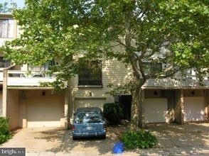 Building Photo - 9759 Lake Shore Dr