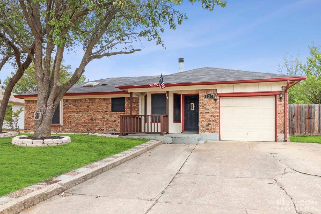 Primary Photo - 820 Vaughn Dr