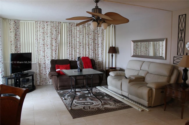 Building Photo - 1817 S Ocean Dr