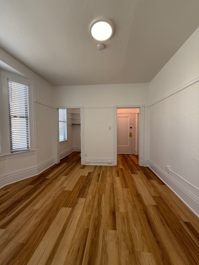 Building Photo - 156 Franklin St