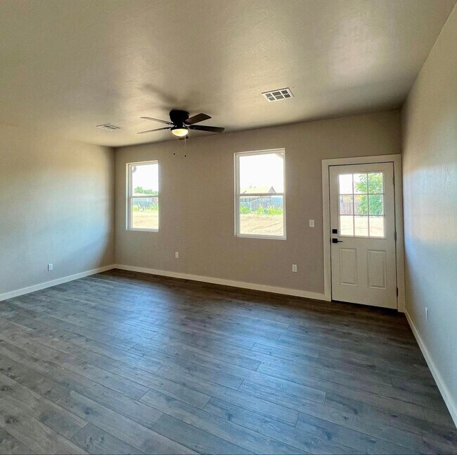 Building Photo - Spring Ridge Duplex 1