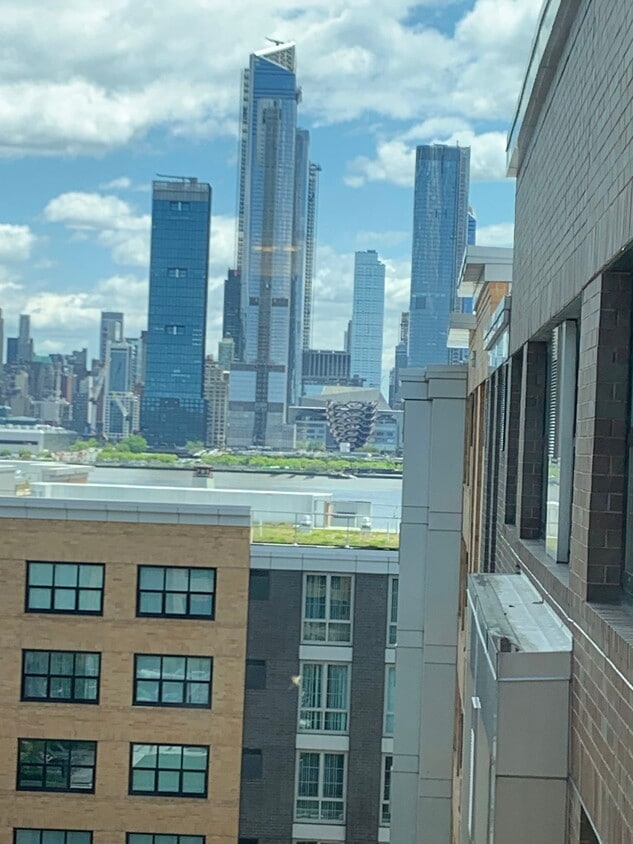 Avenue at Port Imperial, Weehawken, NJ 070... - Avenue at Port Imperial, Weehawken, NJ 070...