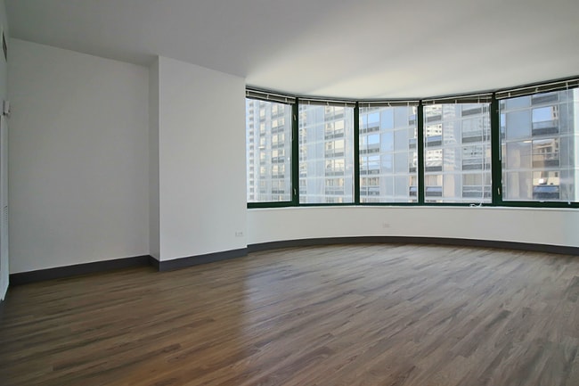 Building Photo - 489 E Ohio St