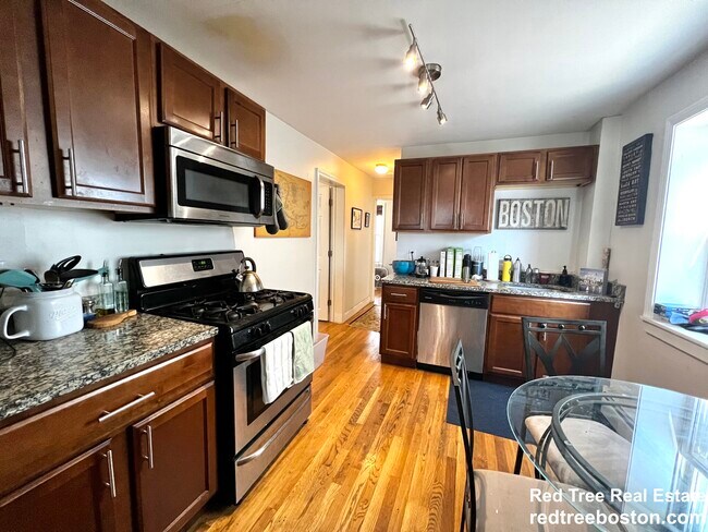 Foto del edificio - 678 Bennington St