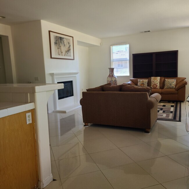 Foto del edificio - 17769 Laurel Grove Rd