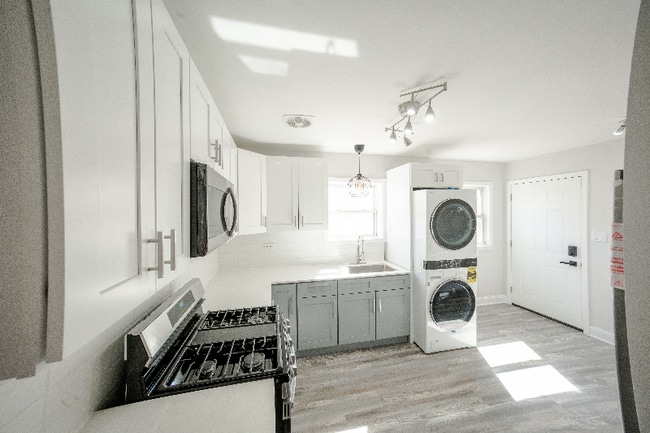 Photo - 2242 N Lavergne Ave Apartment