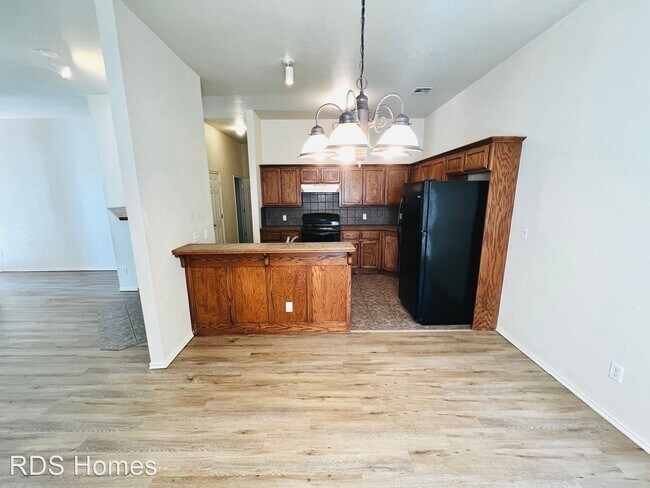 Building Photo - 4 br, 2 bath House - 1829 Creekside Dr