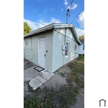 Building Photo - 930 18th St
