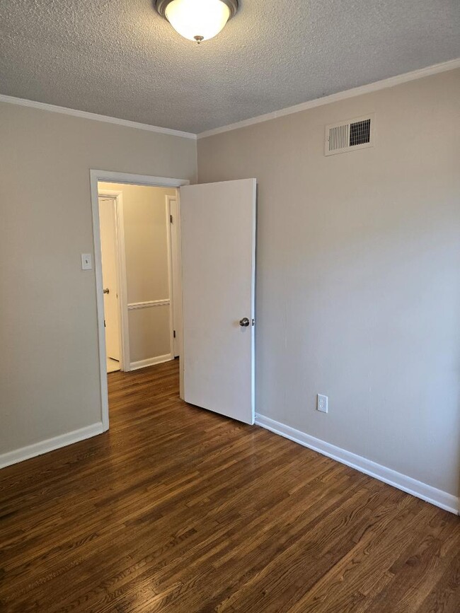 Foto del edificio - 4882 Amboy Rd