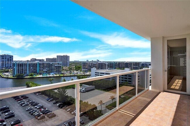 Foto del edificio - 3725 S Ocean Dr